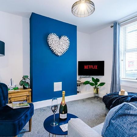 Chester City Centre Cottage: Spacious 2-Bed for 6 Exterior photo