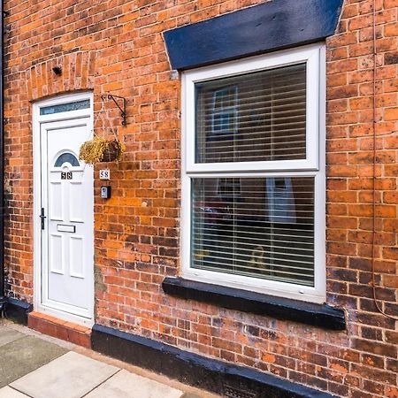 Chester City Centre Cottage: Spacious 2-Bed for 6 Exterior photo