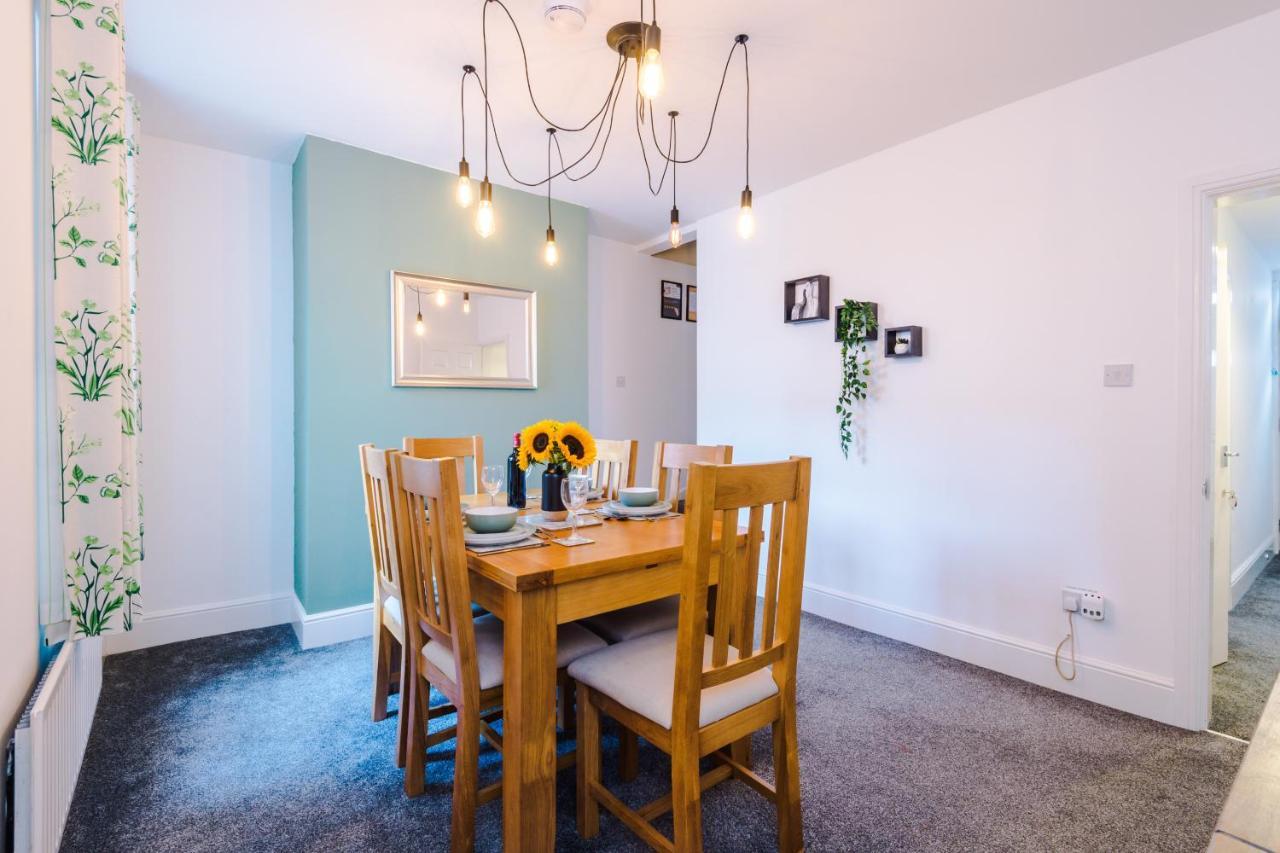 Chester City Centre Cottage: Spacious 2-Bed for 6 Exterior photo