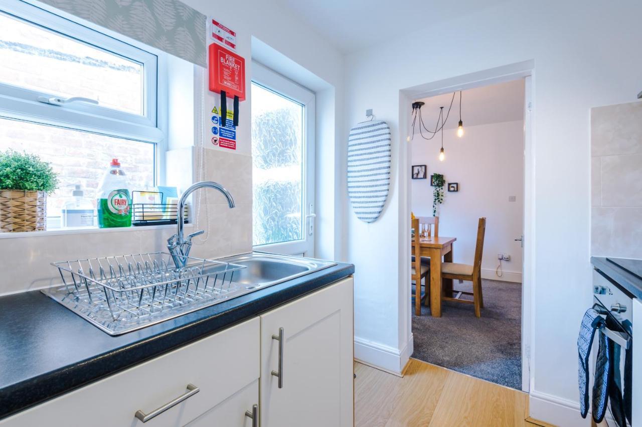 Chester City Centre Cottage: Spacious 2-Bed for 6 Exterior photo
