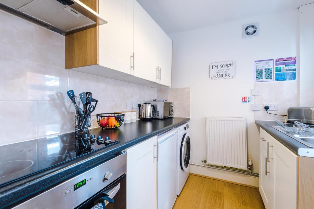 Chester City Centre Cottage: Spacious 2-Bed for 6 Exterior photo