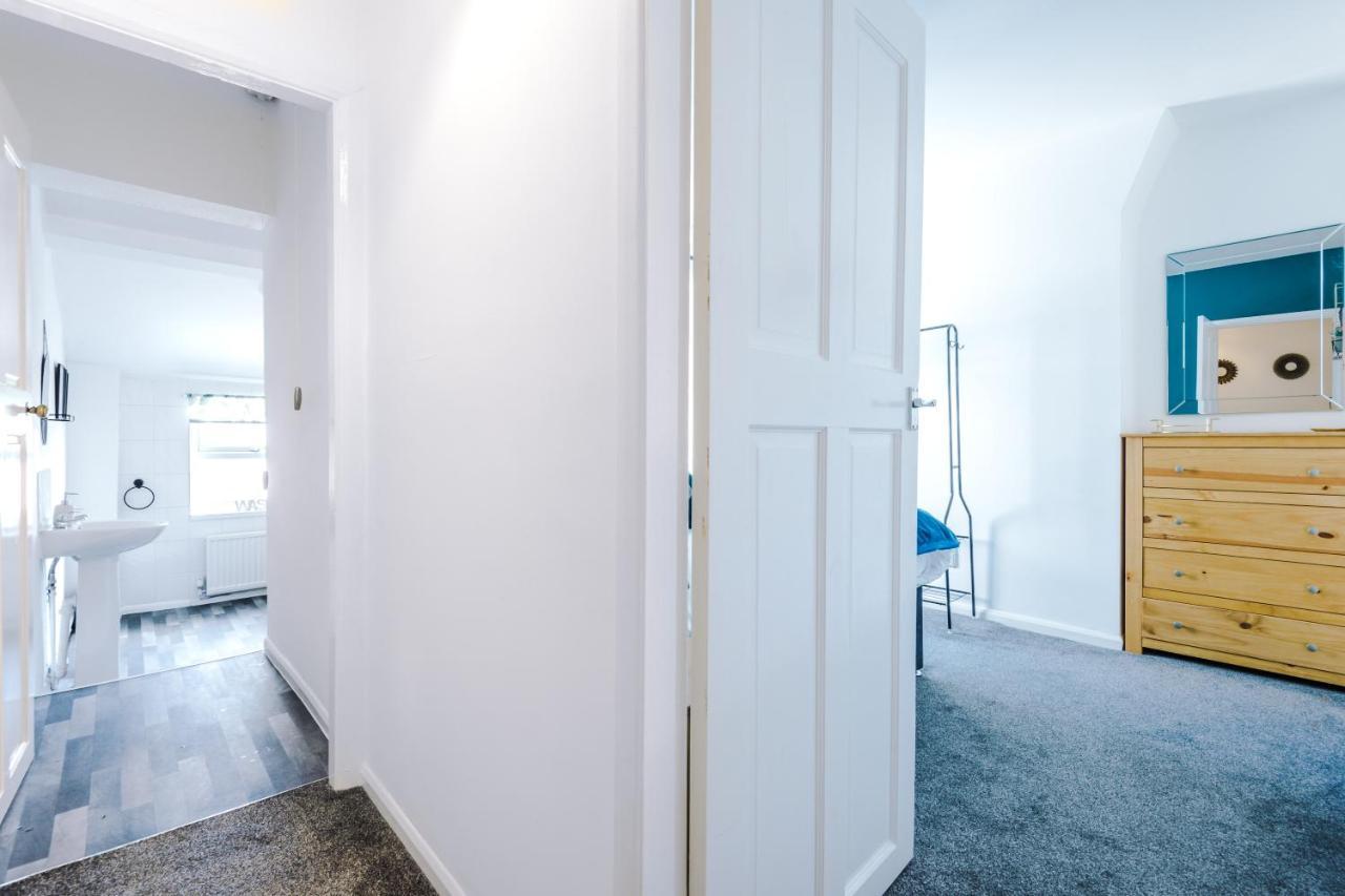 Chester City Centre Cottage: Spacious 2-Bed for 6 Exterior photo
