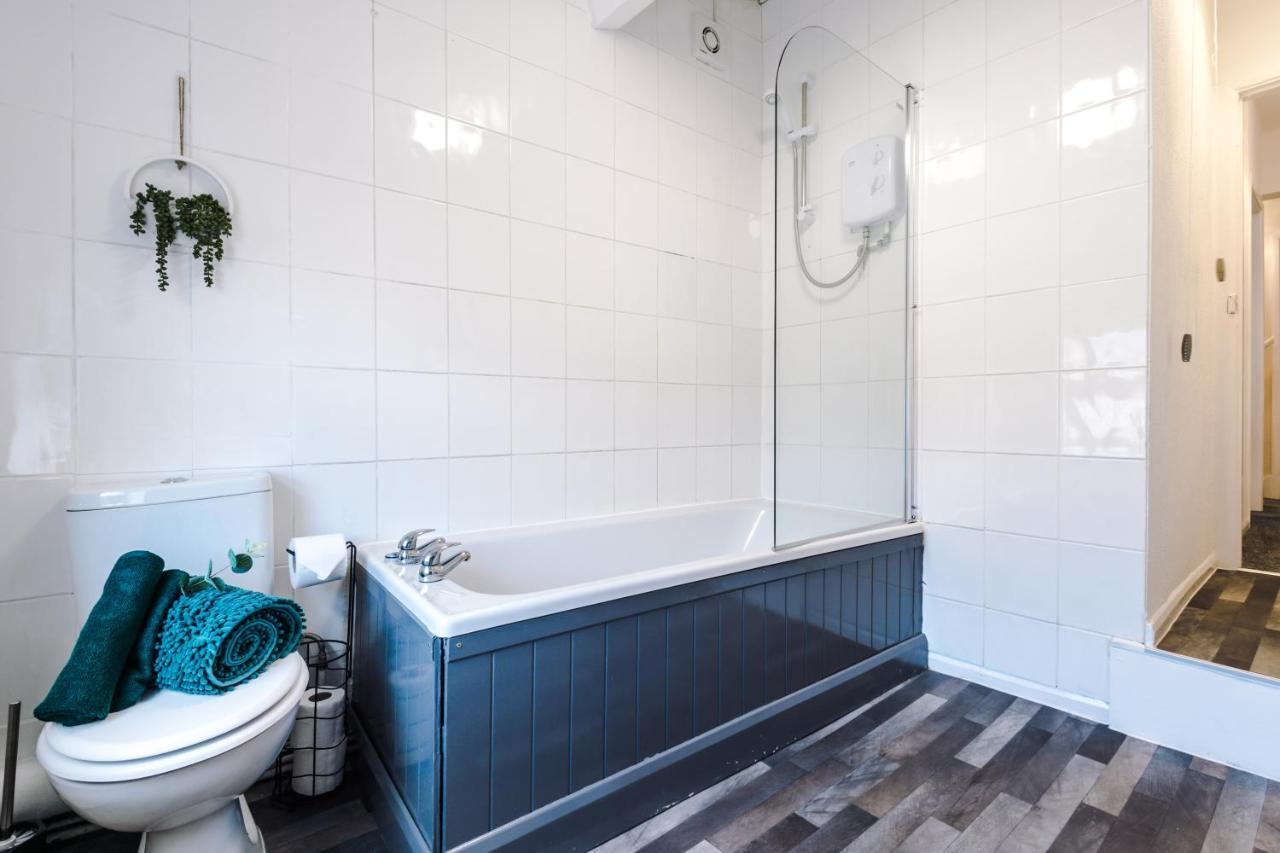Chester City Centre Cottage: Spacious 2-Bed for 6 Exterior photo