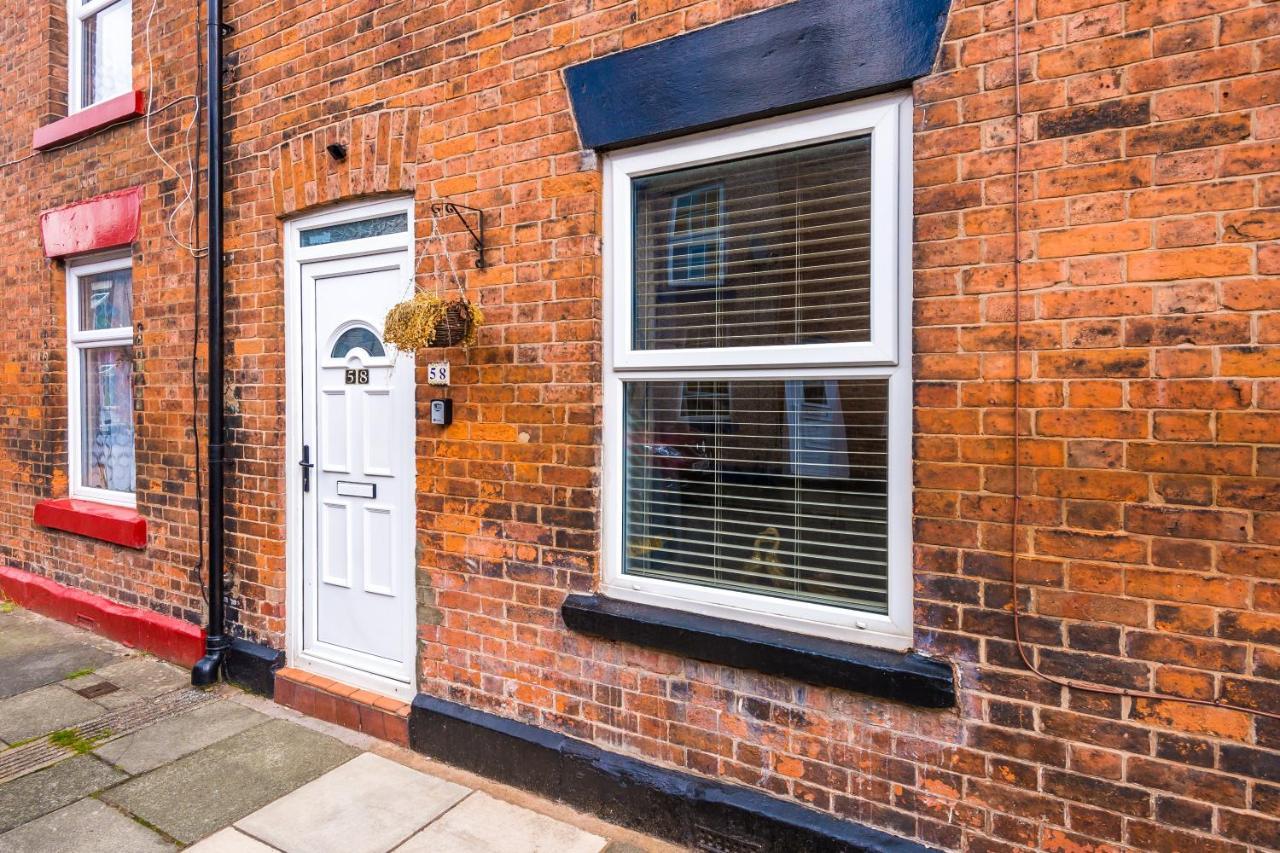 Chester City Centre Cottage: Spacious 2-Bed for 6 Exterior photo