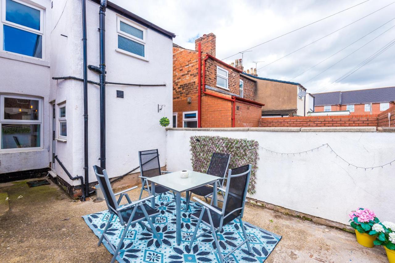 Chester City Centre Cottage: Spacious 2-Bed for 6 Exterior photo