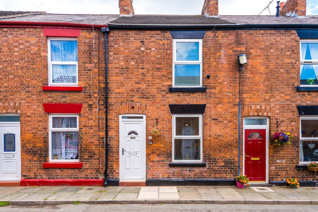 Chester City Centre Cottage: Spacious 2-Bed for 6 Exterior photo