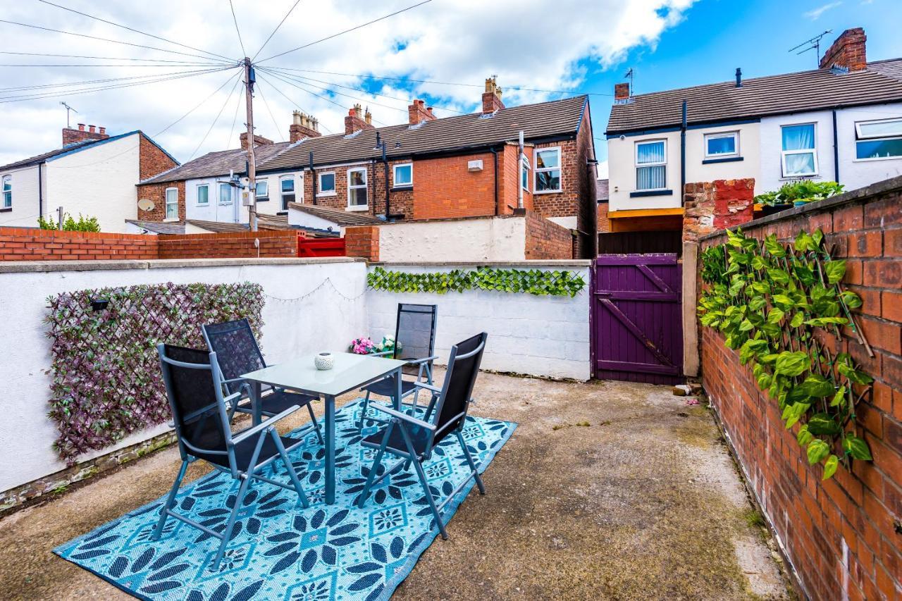 Chester City Centre Cottage: Spacious 2-Bed for 6 Exterior photo